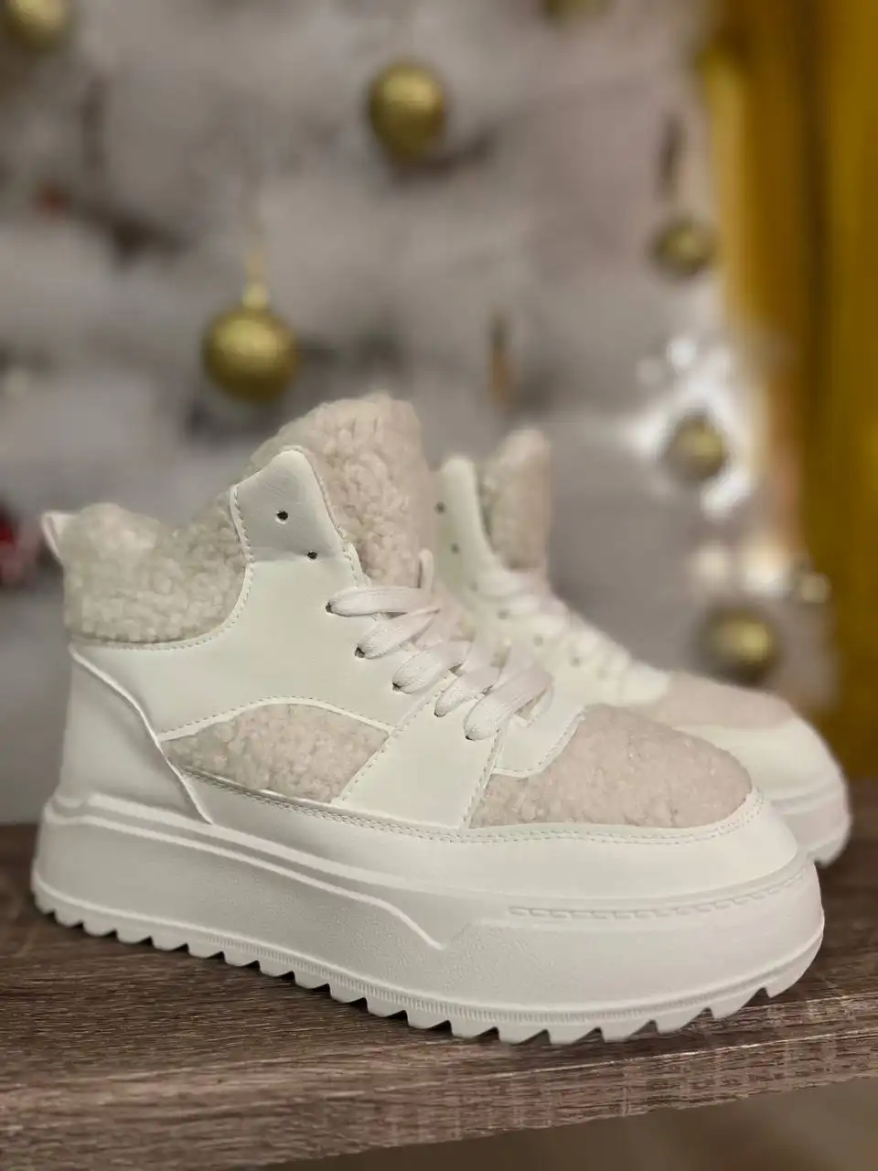 Продам зимние женские ботинки