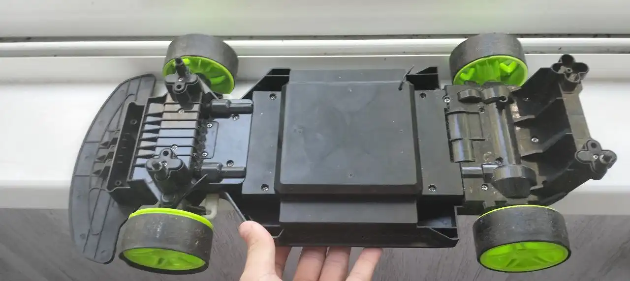 Продам машинку на пульте