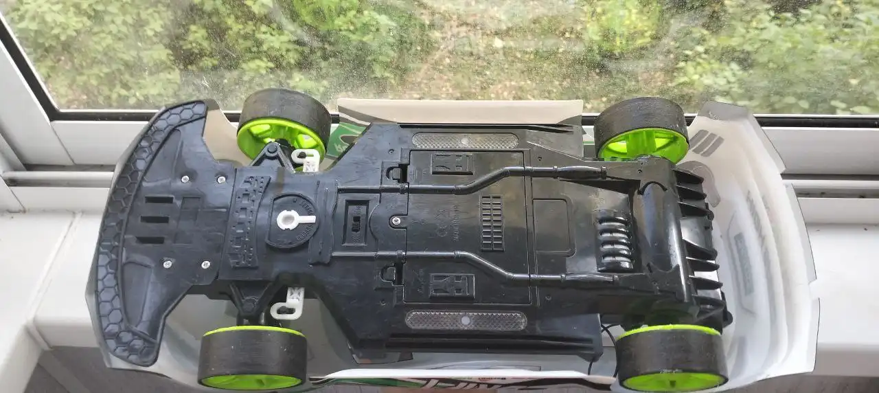 Продам машинку на пульте