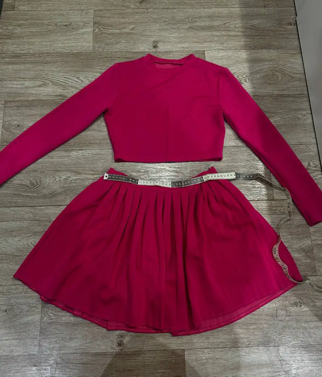 Продажа одежды: костюмы, платья, куртки, штаны