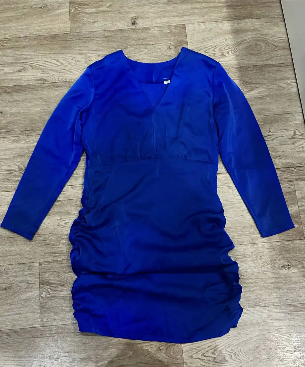 Продажа одежды: костюмы, платья, куртки, штаны