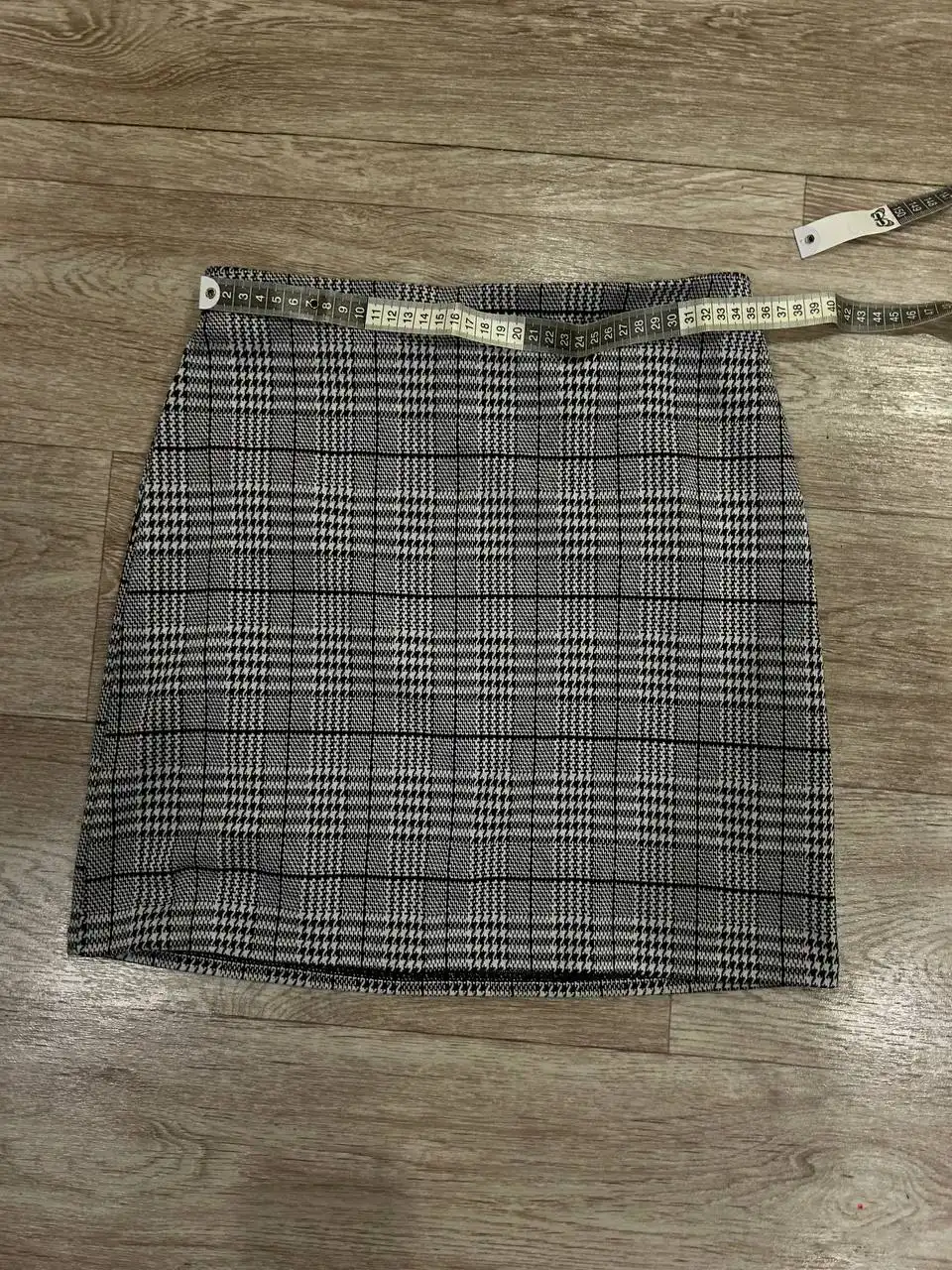 Продажа одежды: костюмы, платья, куртки, штаны