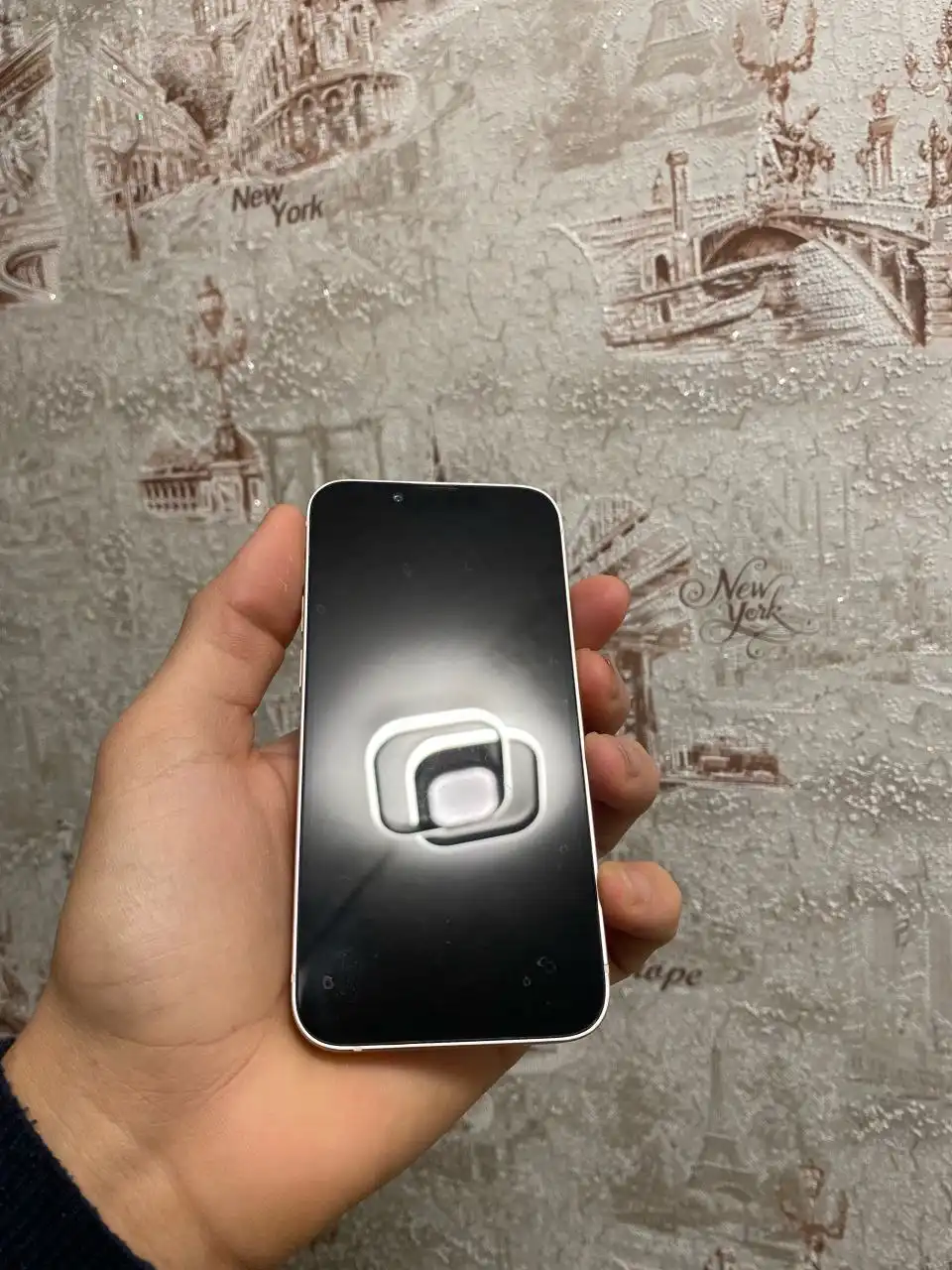 Продам iPhone 13 mini с трещиной