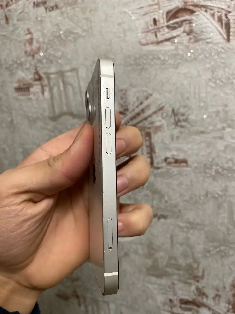 Продам iPhone 13 mini с трещиной