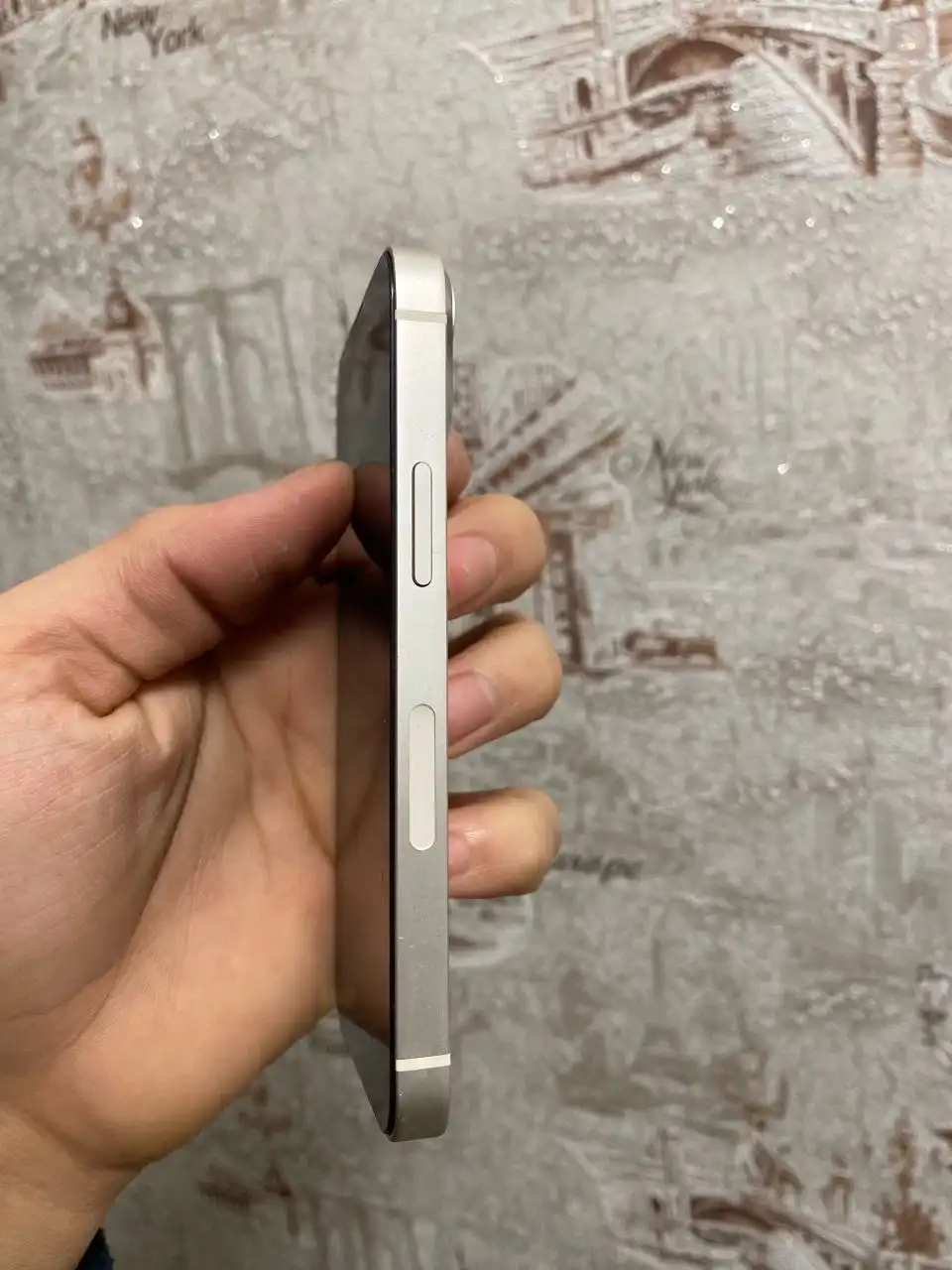 Продам iPhone 13 mini с трещиной