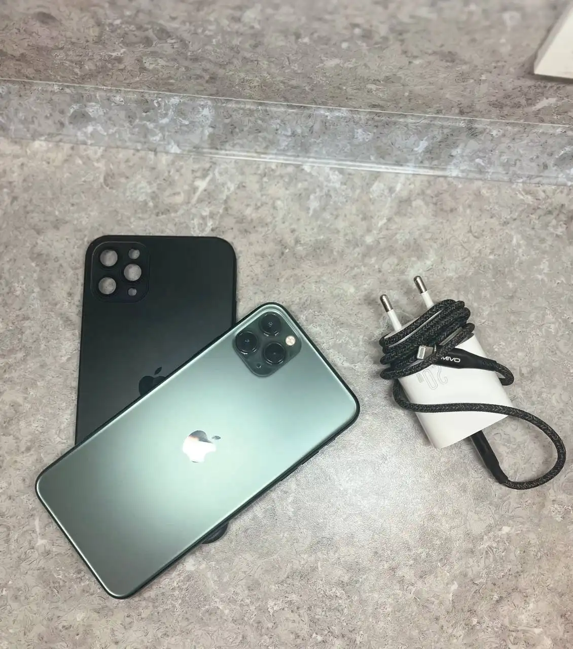 Продам IPhone 11 Pro Max 64 ГБ