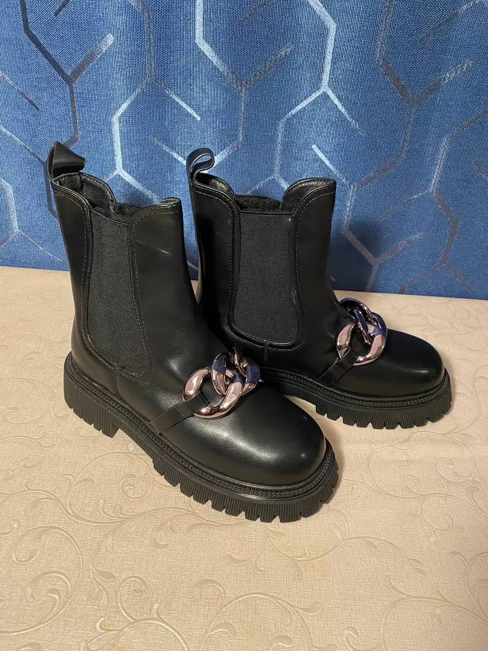 Продам женские зимние сапоги