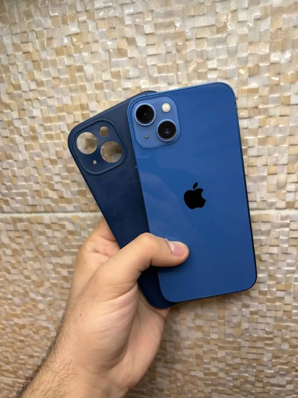 Продажа б/у iPhone моделей 12-15 Pro в разных состояниях