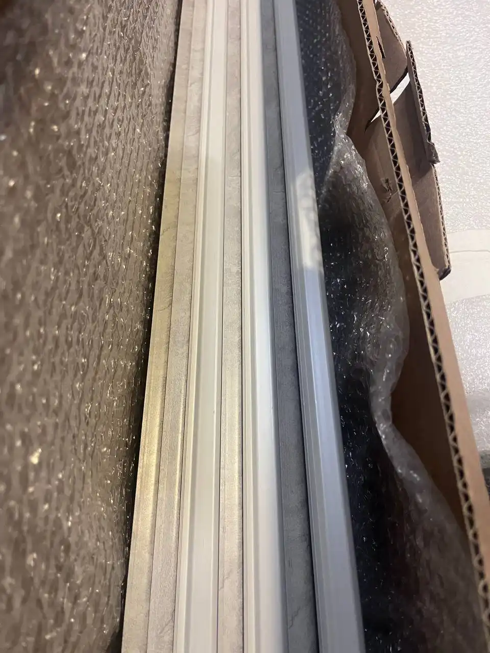 Продам плинтус ПВХ Лофт 7 шт с фурнитурой