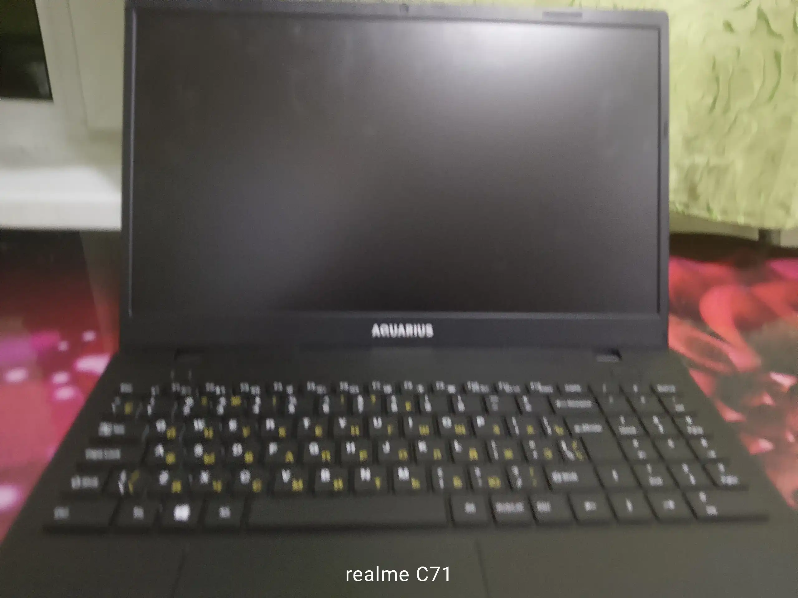 Продаю ноутбук Aquarius в отличном состоянии