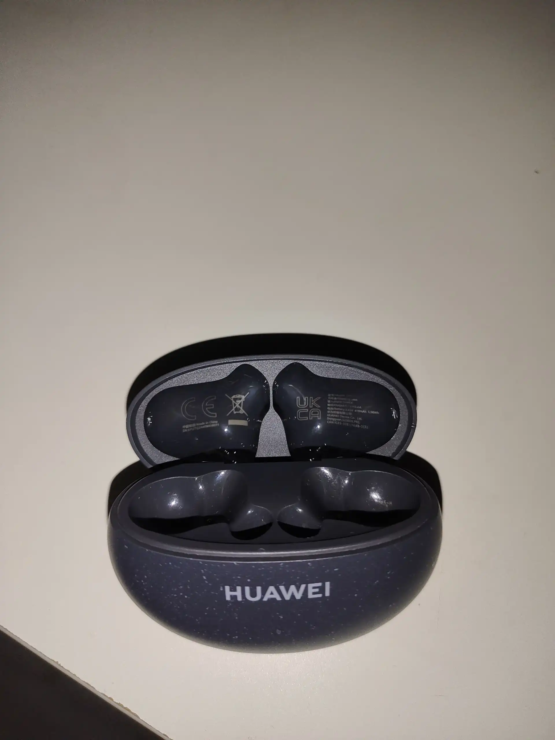 Кейс от наушников Huawei FreeBuds 5i