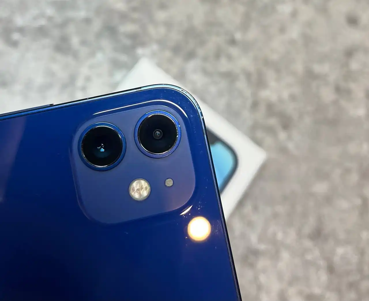 iPhone 12 64 гб в хорошем состоянии