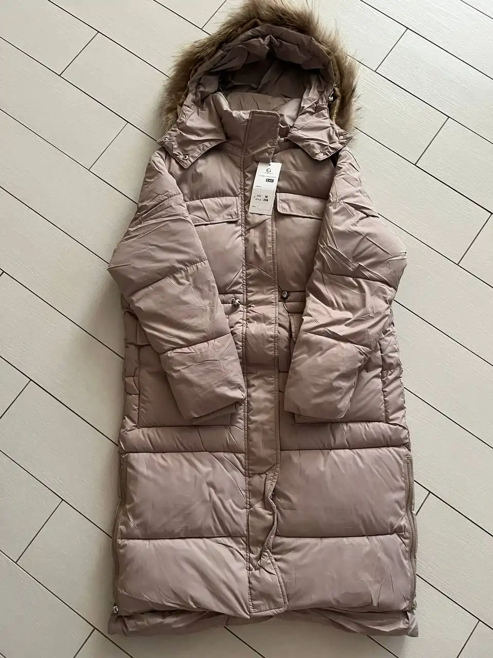 Новый зимний пуховик бежевого цвета, размер 44-46