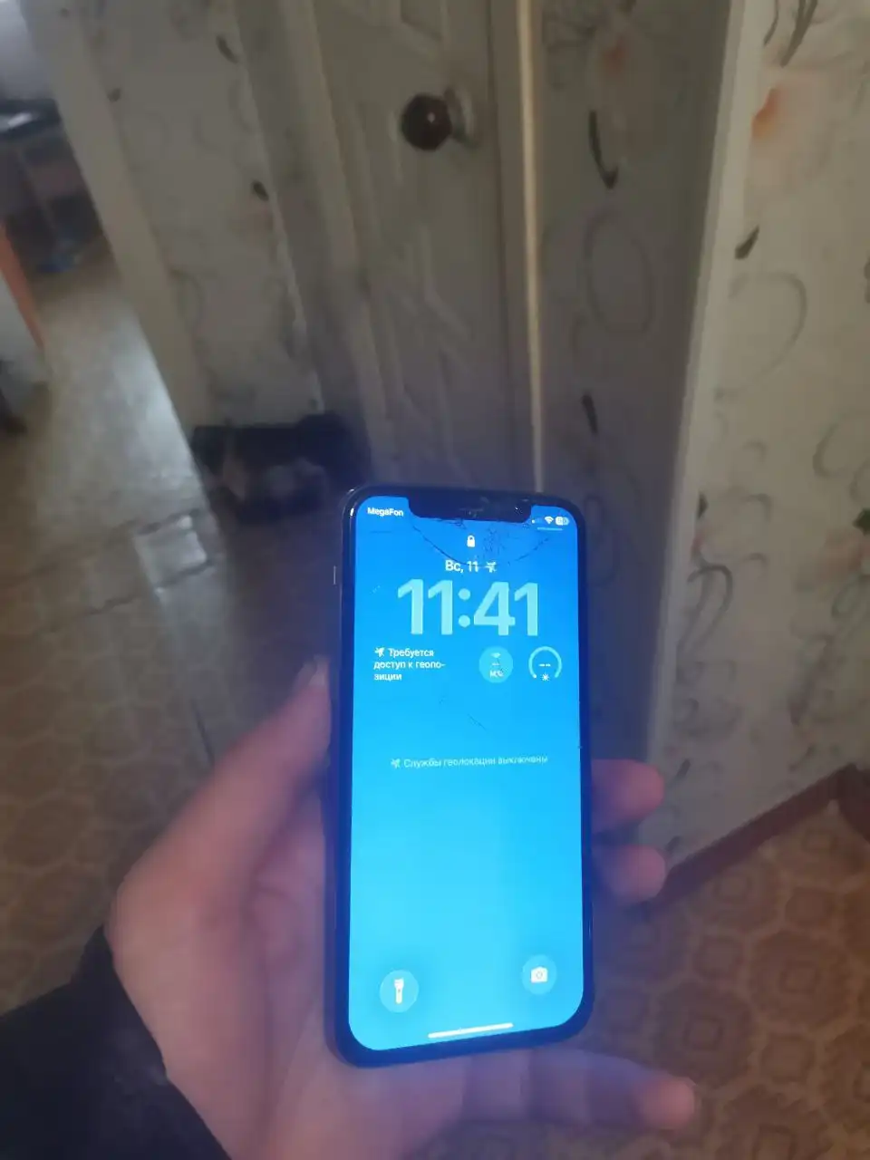 Айфон 11 Pro с повреждениями