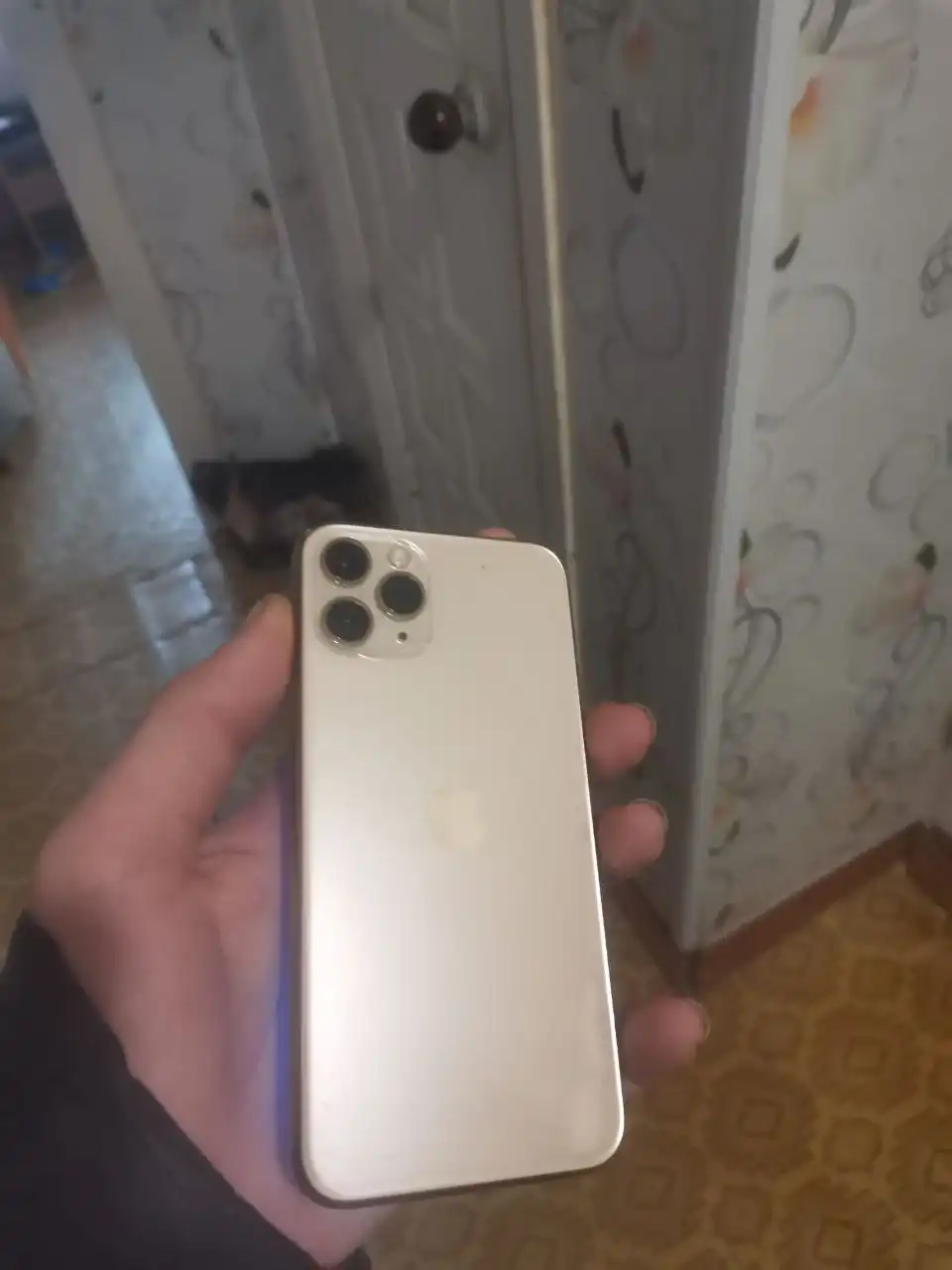 Айфон 11 Pro с повреждениями
