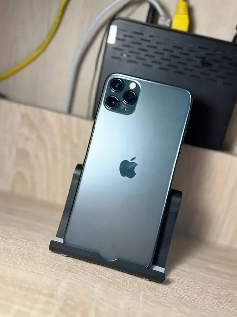 iPhone 11 Pro Max 256 ГБ с чехлом и зарядкой - Телефоны в Иваново