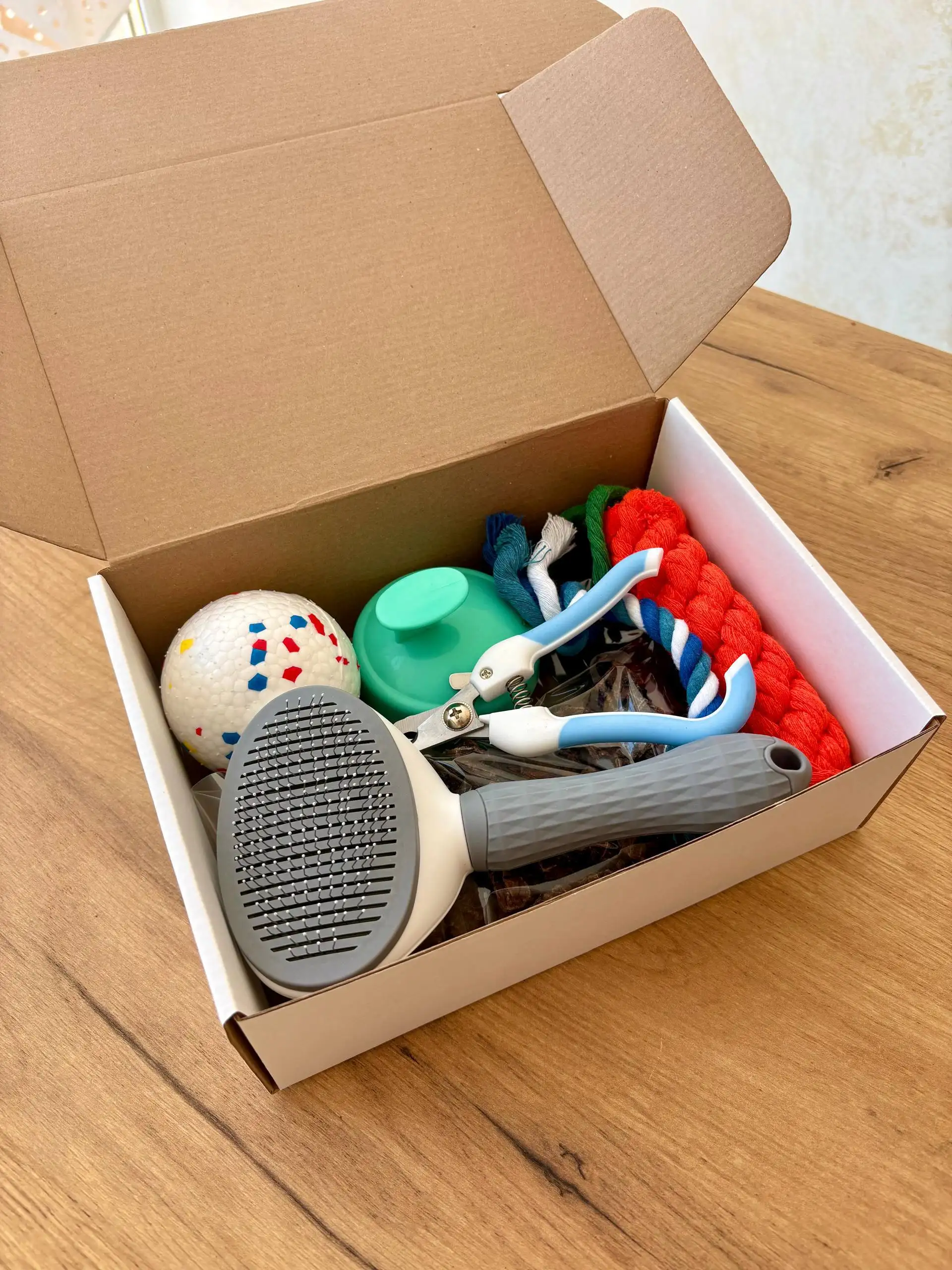 Подарочный бокс для собак с игрушками, лакомствами и средствами ухода - Товары для животных (Барахолка) в Иваново