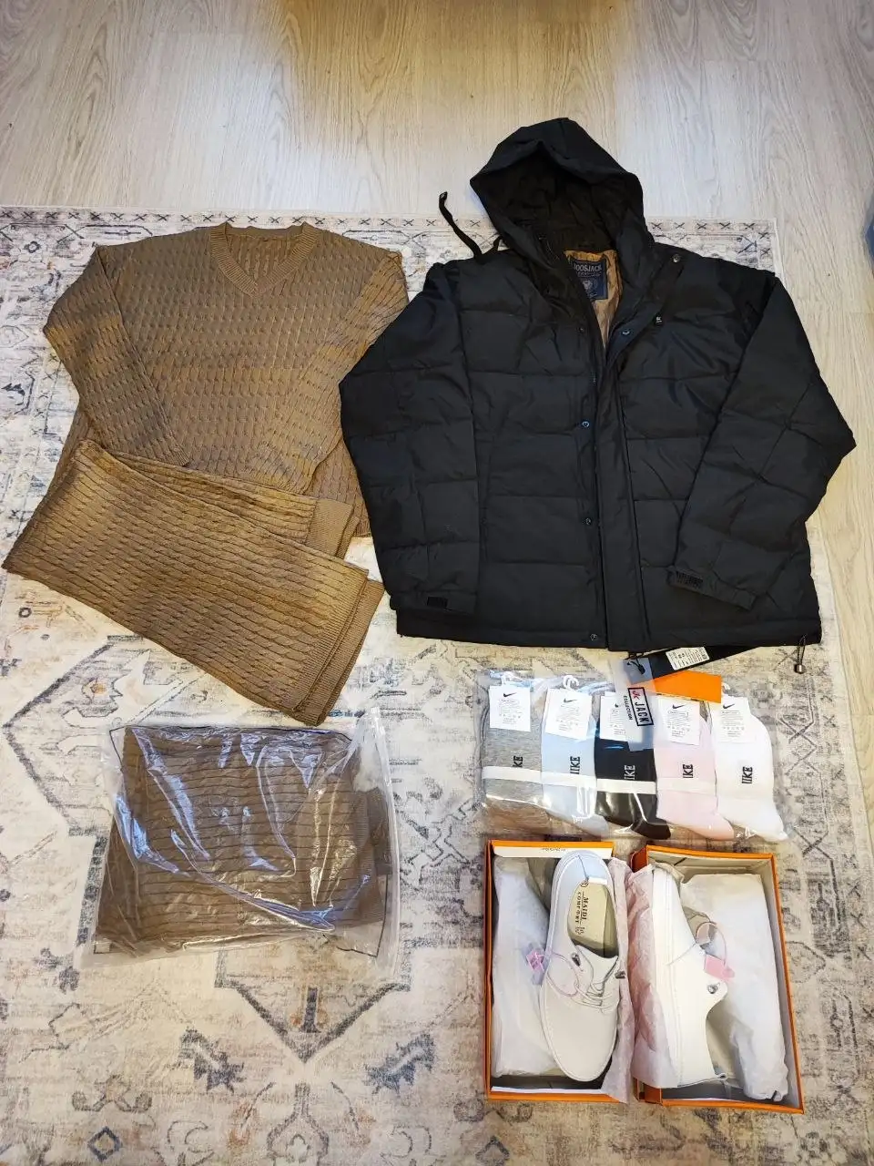 Распродажа новых вещей: куртка, кроссовки, костюмы, носки - Одежда в Иваново