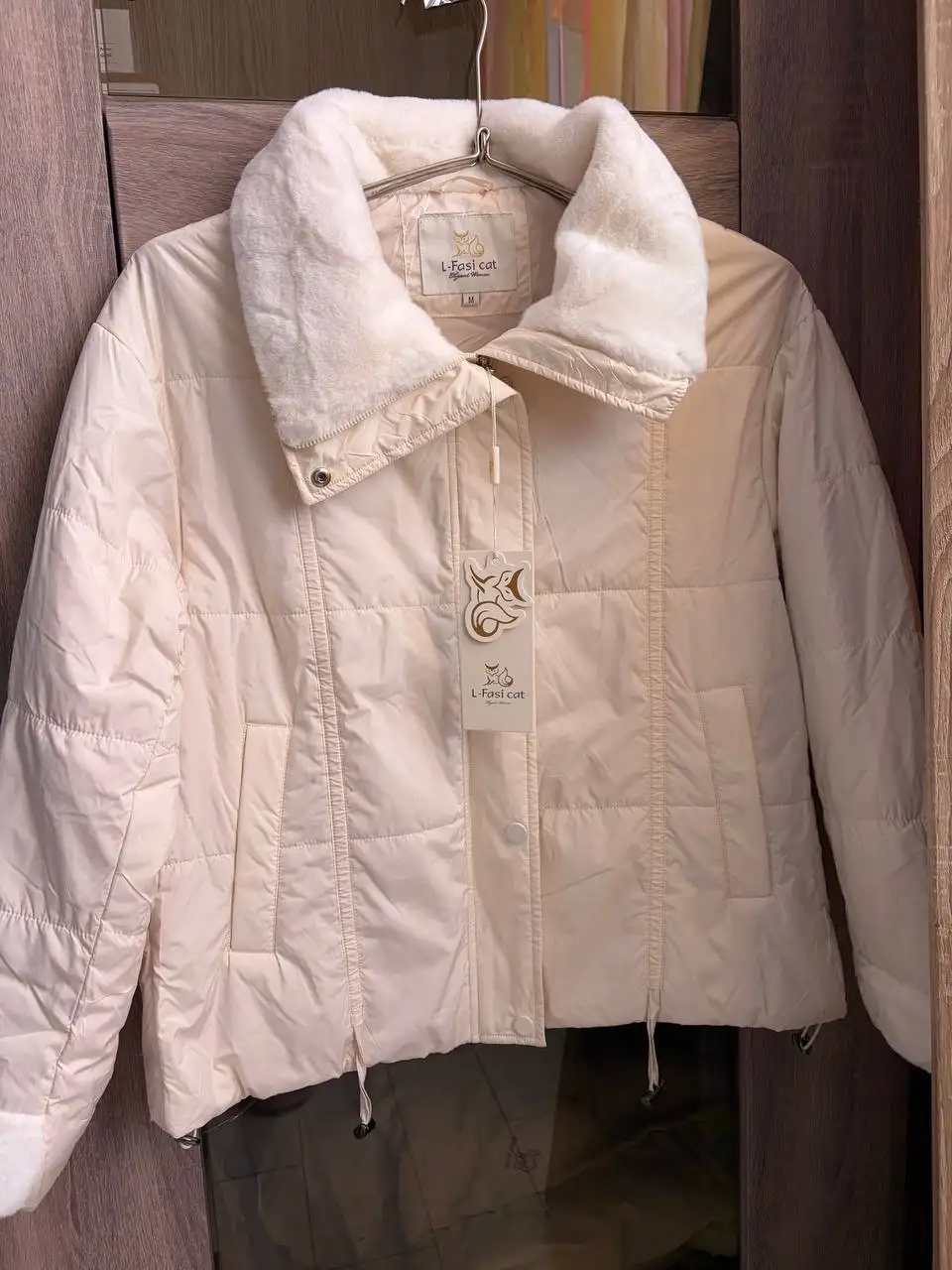 Продам новую весеннюю куртку молочного цвета - Верхняя одежда (Одежда) в Иваново