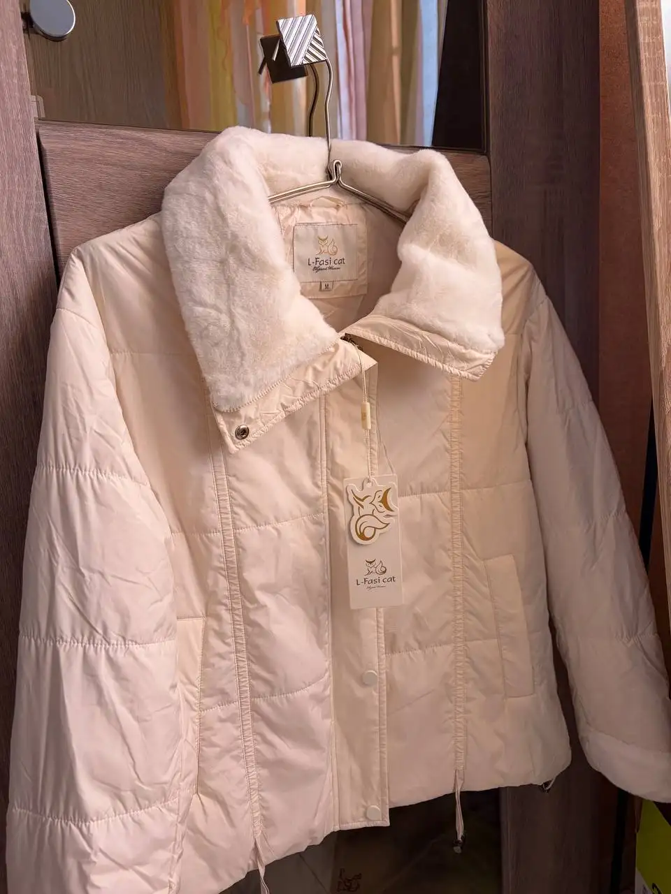 Продам новую весеннюю куртку молочного цвета - Верхняя одежда (Одежда) в Иваново