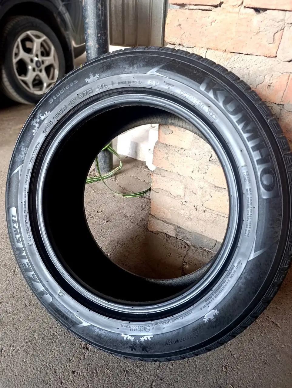 Продам зимнюю резину KUMHO 215/55/16 - Шины и диски (Авто) в Иваново