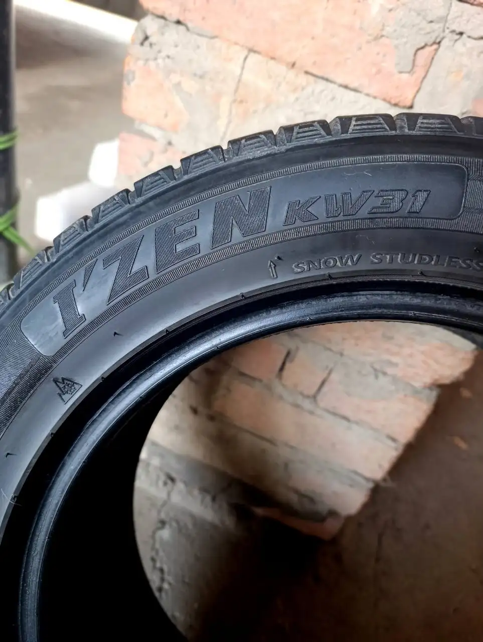 Продам зимнюю резину KUMHO 215/55/16 - Шины и диски (Авто) в Иваново