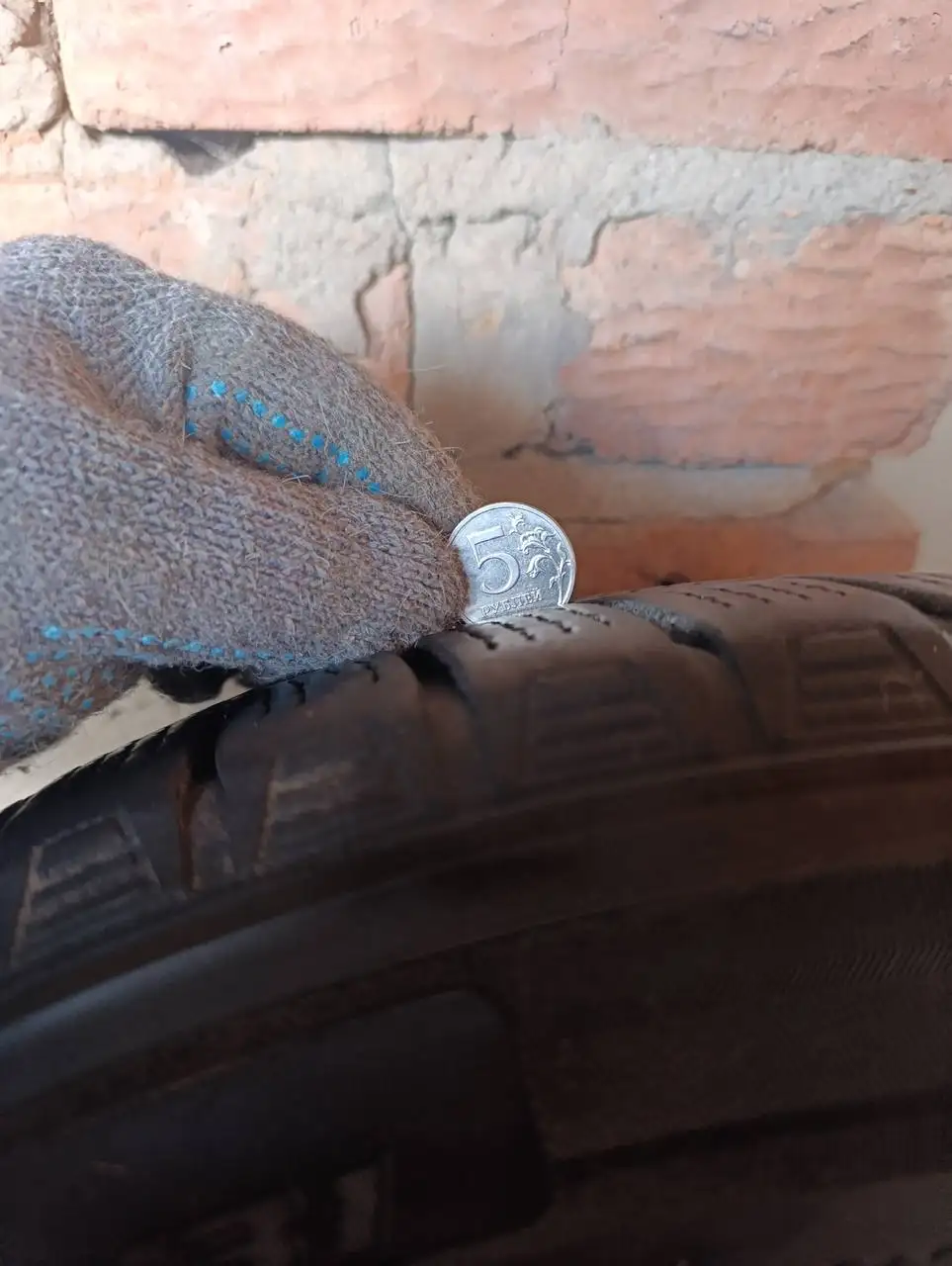 Продам зимнюю резину KUMHO 215/55/16 - Шины и диски (Авто) в Иваново