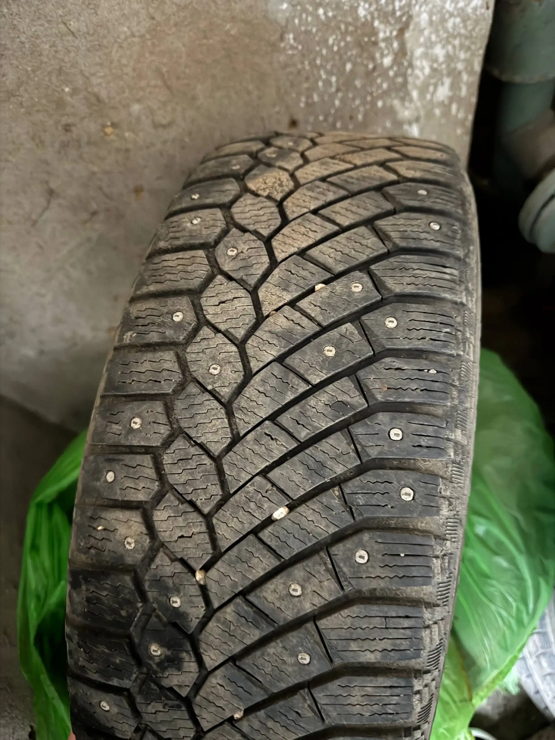 Продам зимние шипованные шины Contilce Contact R16 - Шины и диски (Авто) в Иваново