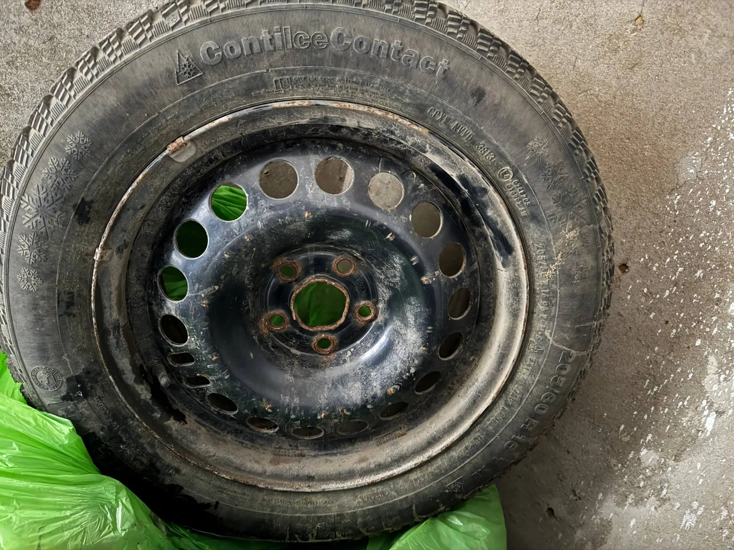 Продам зимние шипованные шины Contilce Contact R16 - Шины и диски (Авто) в Иваново