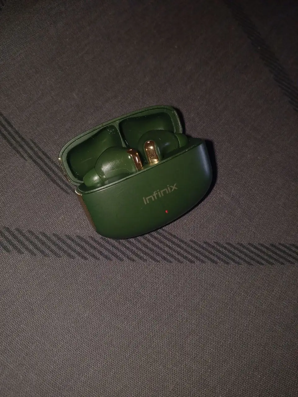Продам наушники Infinix Buds NC и фонарик - Барахолка в Иваново