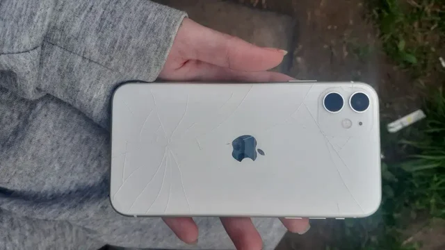 Продам iPhone 11 128GB - Электроника в Иваново