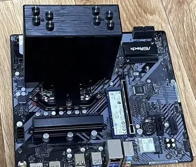 Комплект AM5: Ryzen 5 8400F + B650M-H/M - частное объявление в Иваново