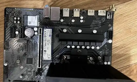 Комплект AM5: Ryzen 5 8400F + B650M-H/M - Комплектующие (Электроника) в Иваново
