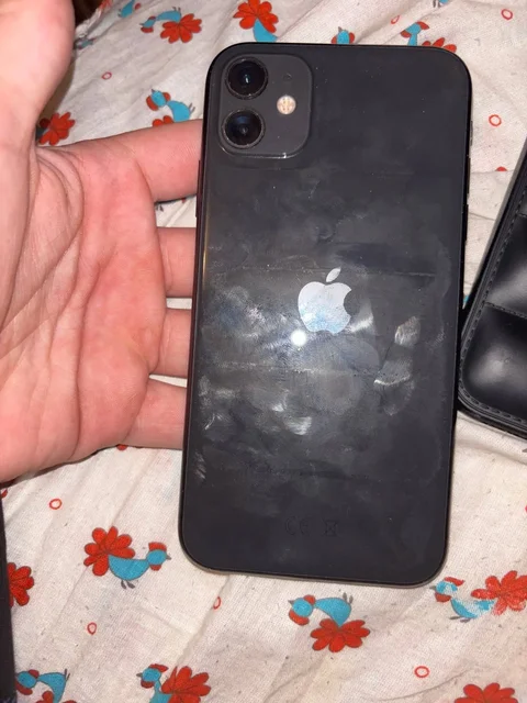 iPhone 11 не включается, на запчасти - частное объявление в Иваново