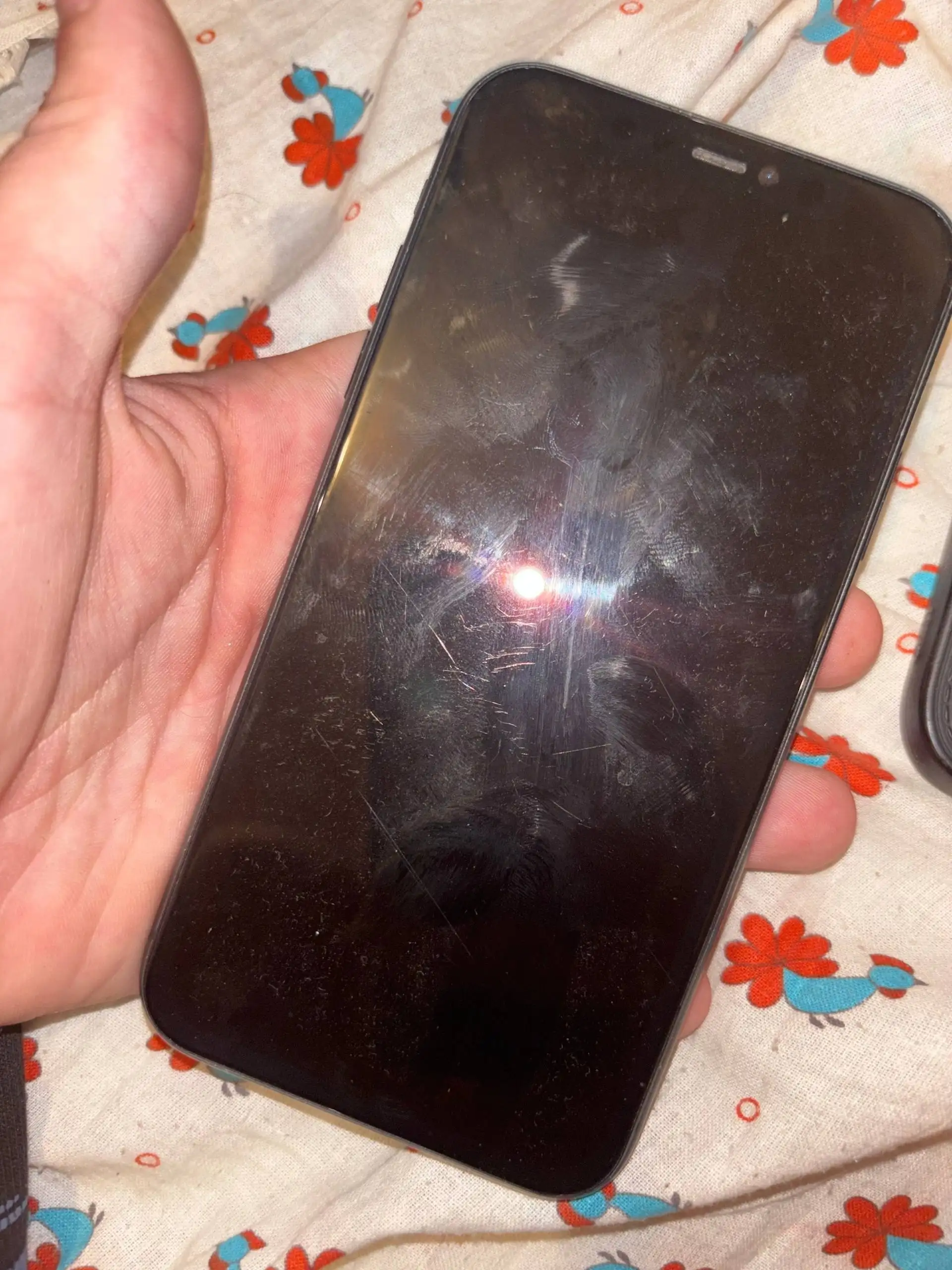 iPhone 11 не включается, на запчасти - Сотовые телефоны (Электроника) в Иваново