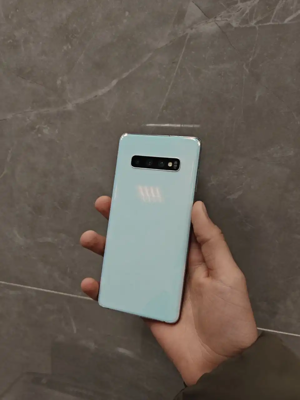 Продам/обменяю Samsung S10+ 8/128 с дефектами экрана