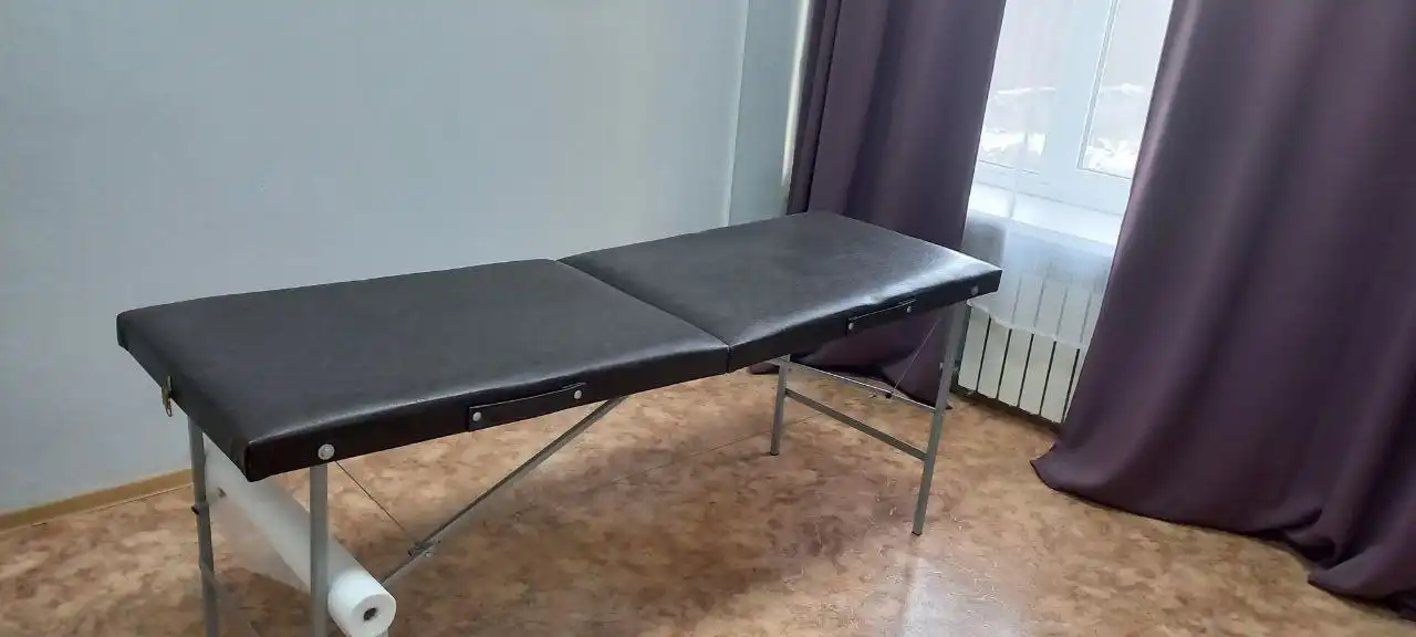 Продам кушетку б/у в отличном состоянии