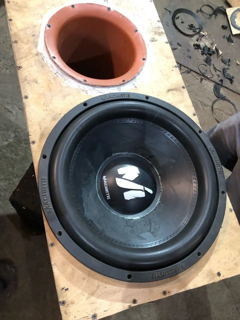 Сабвуфер мачете 15р с усилителем и новой катушкой - Аудиотехника (Электроника) в Кемерово