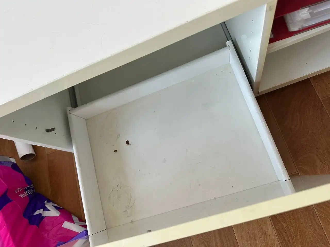 Тумба ИКЕА с небольшими дефектами - Барахолка в Кемерово