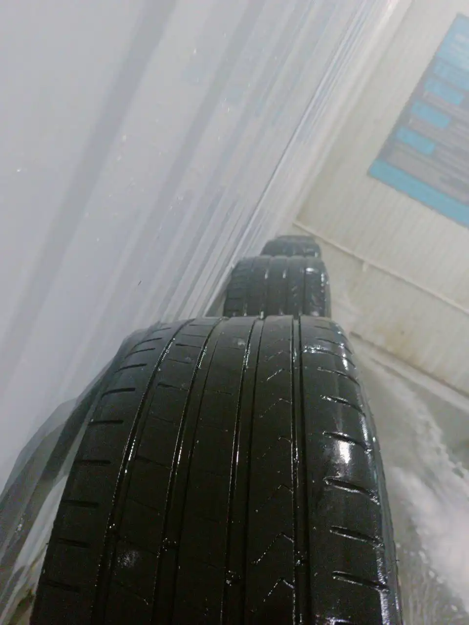 Диски оригинал Skoda 6.5x16 с летней резиной Hankook - Диски и шины (Запчасти) в Кемерово