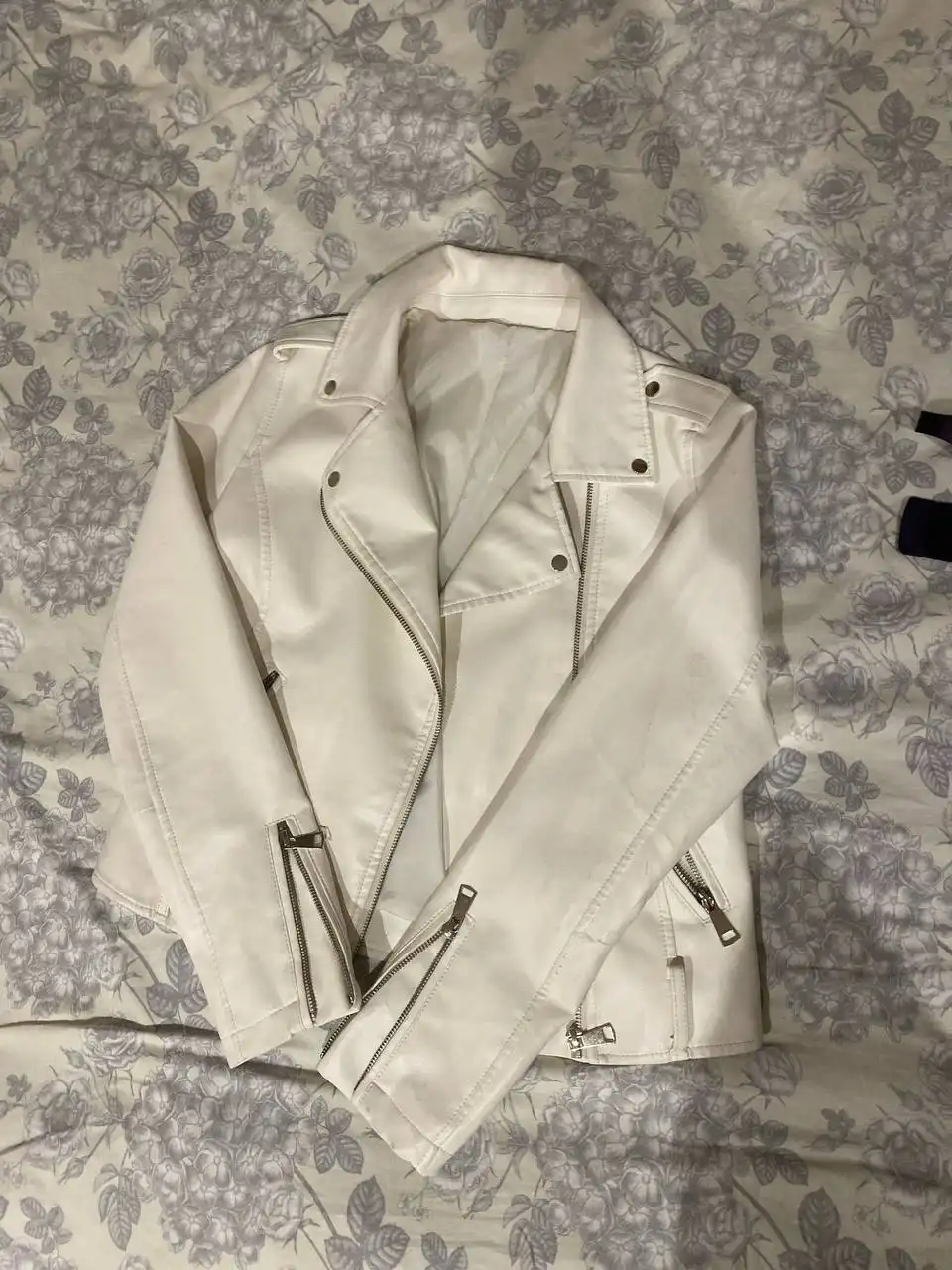 Много вещей на барахолке - Барахолка в Кемерово