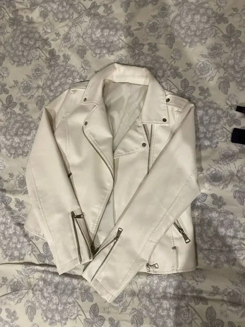 Много вещей на барахолке - Подарки в Кемерово