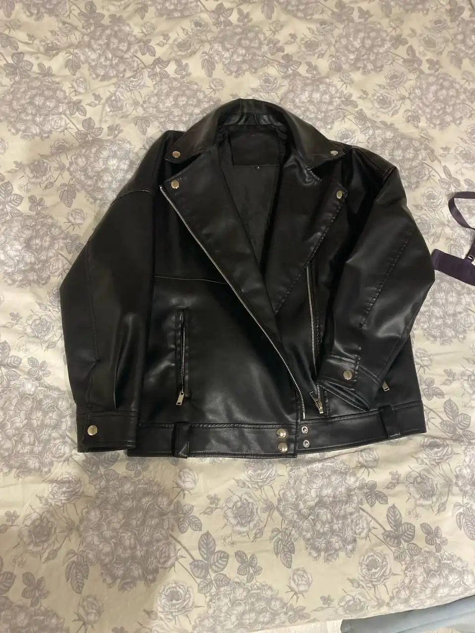 Много вещей на барахолке - Барахолка в Кемерово