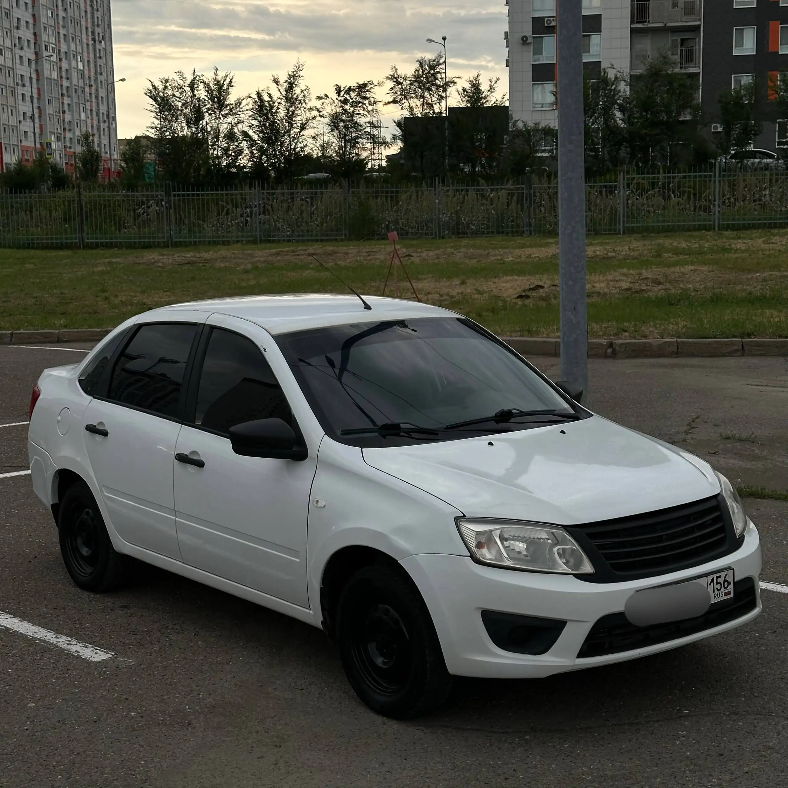 Lada Granta 2016 белое облако - Легковые автомобили (Авто) в Оренбург
