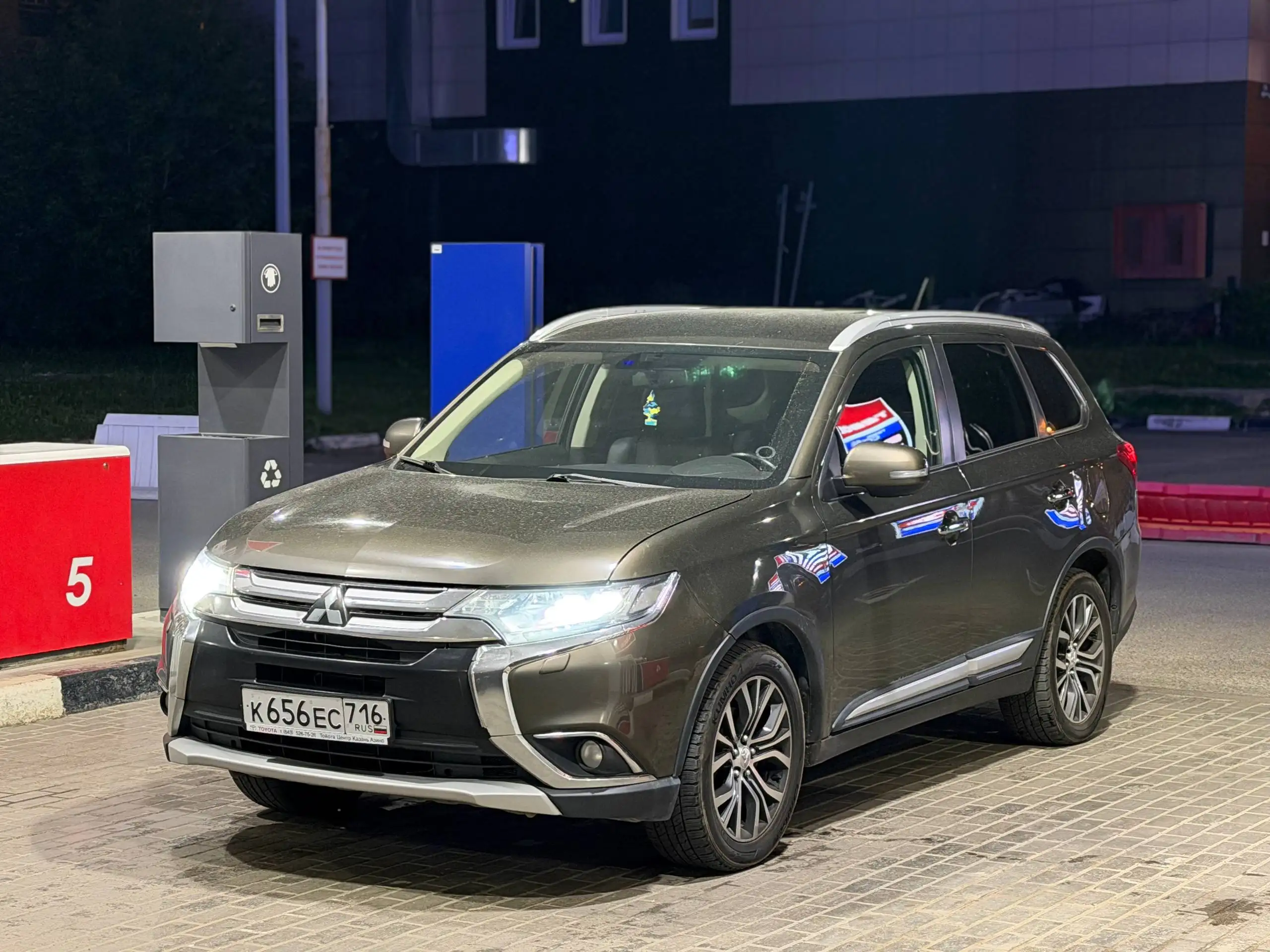 Mitsubishi Outlander 2016 2.4 4WD - Внедорожник (Авто) в Казань