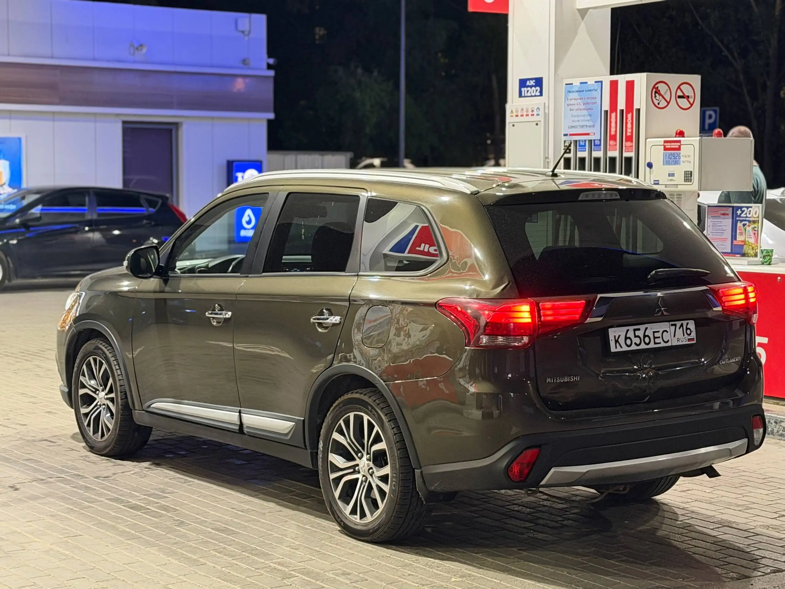 Mitsubishi Outlander 2016 2.4 4WD - Внедорожник (Авто) в Казань