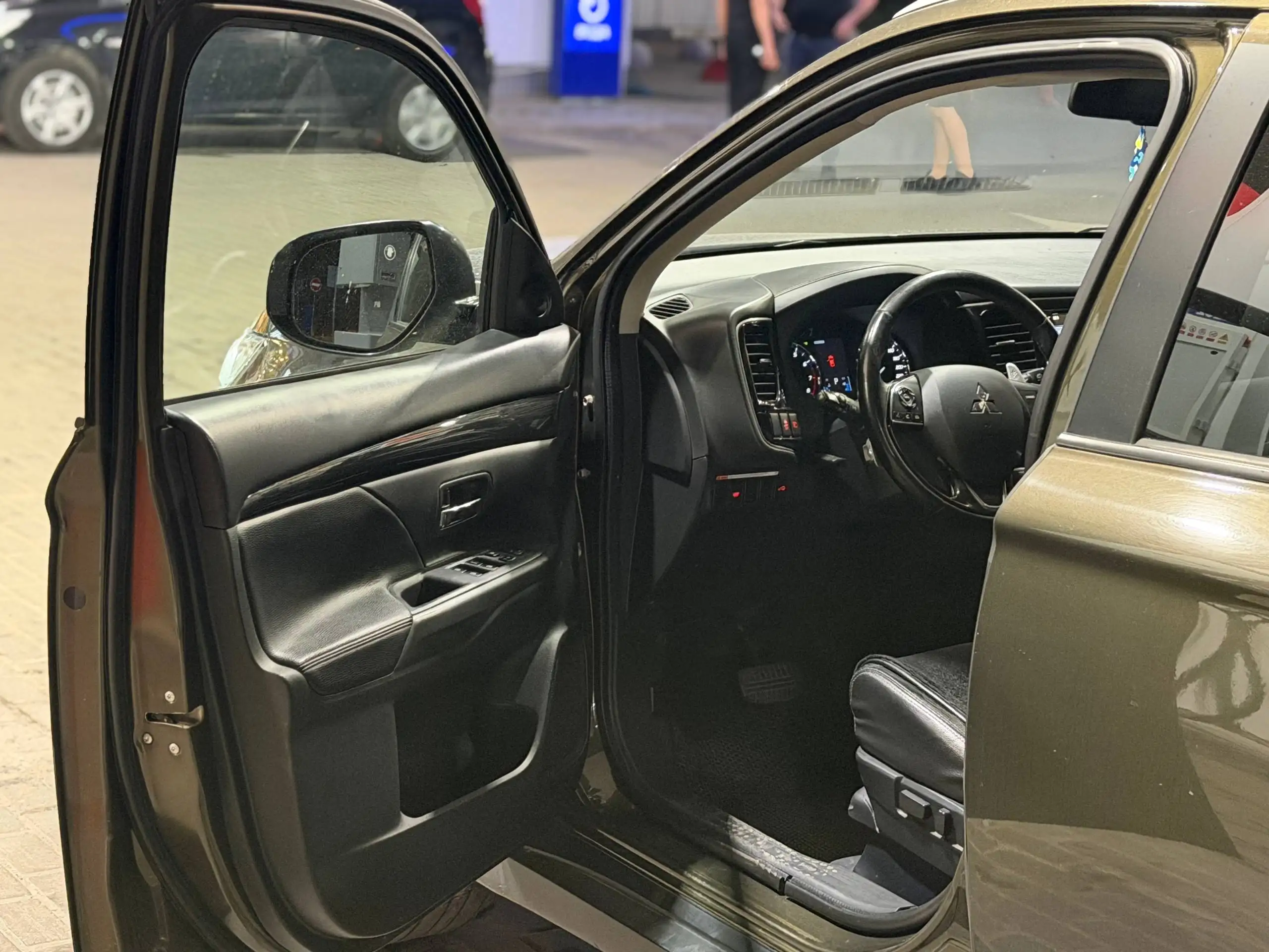 Mitsubishi Outlander 2016 2.4 4WD - Внедорожник (Авто) в Казань