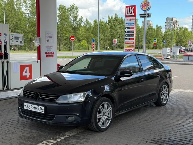 Volkswagen Jetta 2011 - Легковые автомобили в Казань