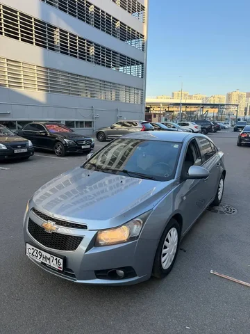 Chevrolet Cruze 1.6 с рабочим кондиционером - Авто в Оренбург