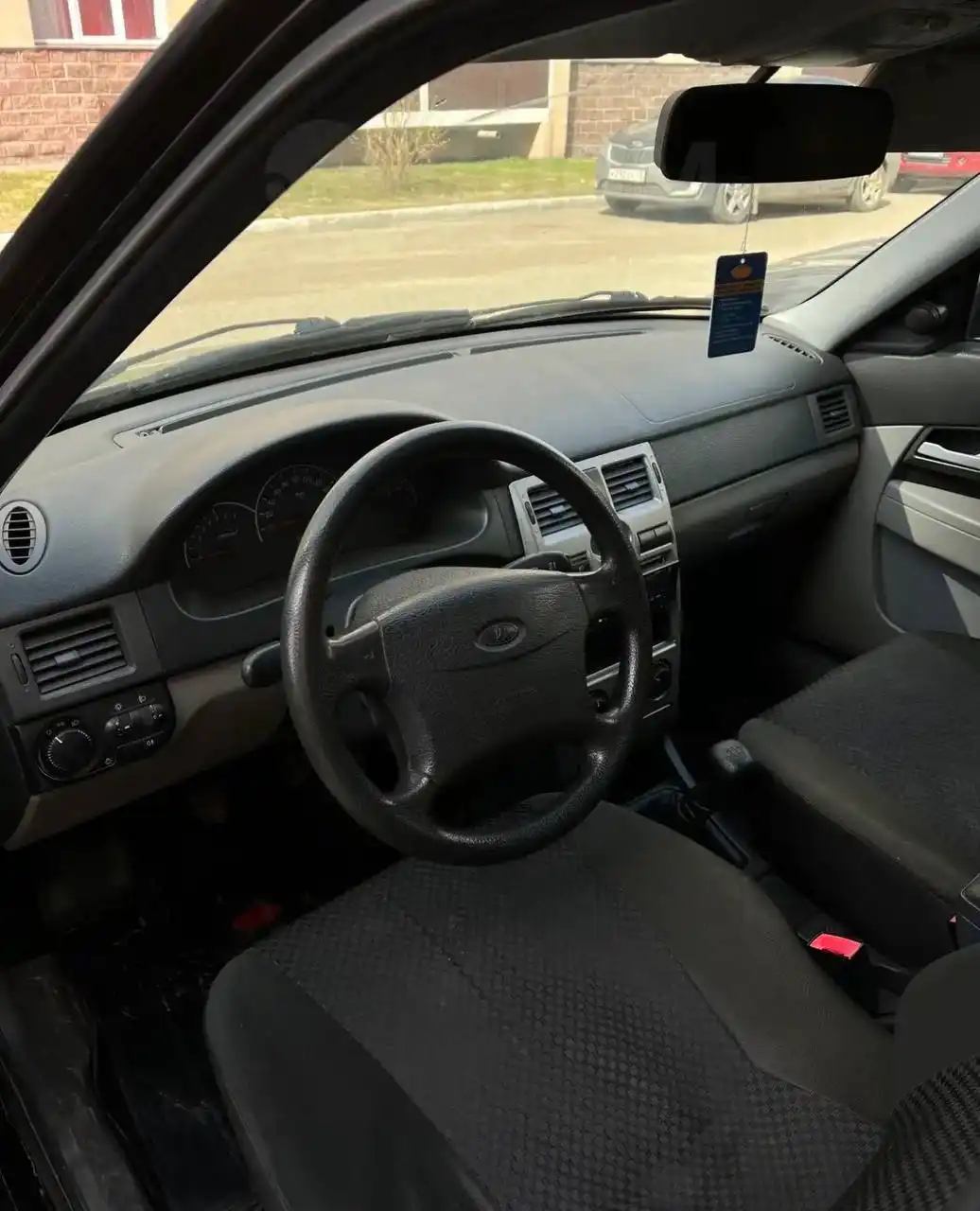 Продажа автомобиля 2011 года с ЭУР, зимней и летней резиной